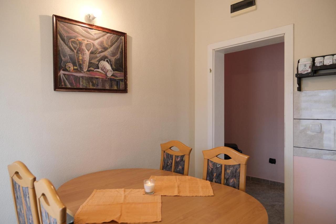Apartments Jasmina Utjeha Bagian luar foto