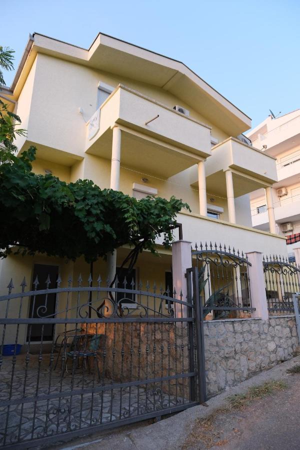 Apartments Jasmina Utjeha Bagian luar foto