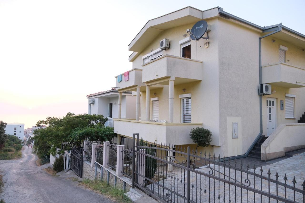 Apartments Jasmina Utjeha Bagian luar foto