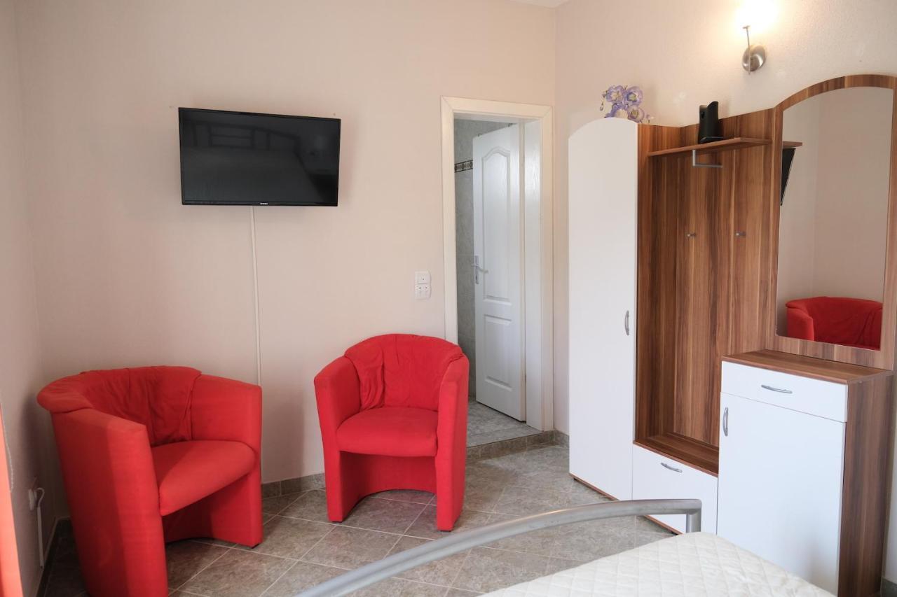 Apartments Jasmina Utjeha Bagian luar foto