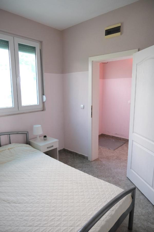 Apartments Jasmina Utjeha Bagian luar foto