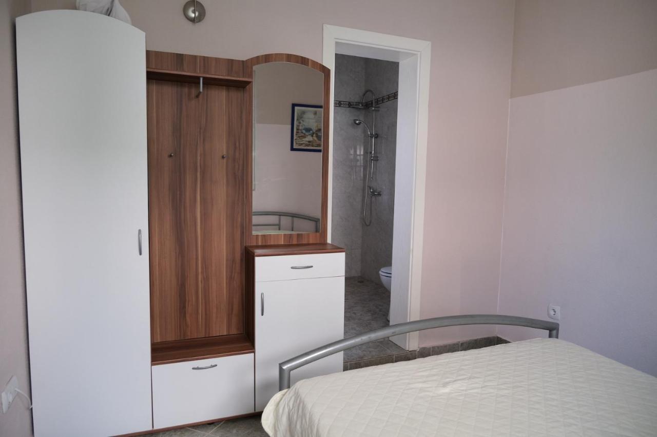 Apartments Jasmina Utjeha Bagian luar foto