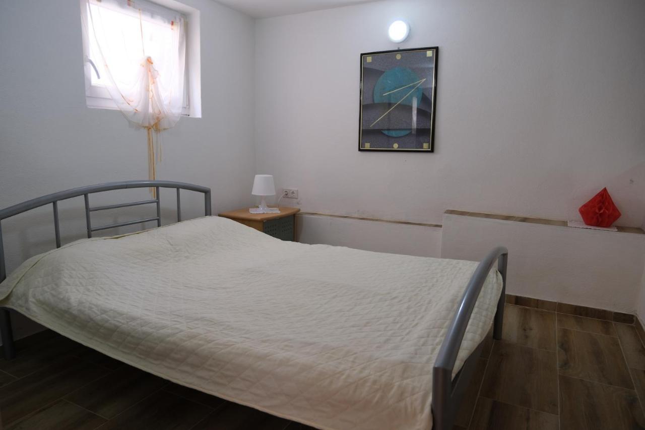 Apartments Jasmina Utjeha Bagian luar foto