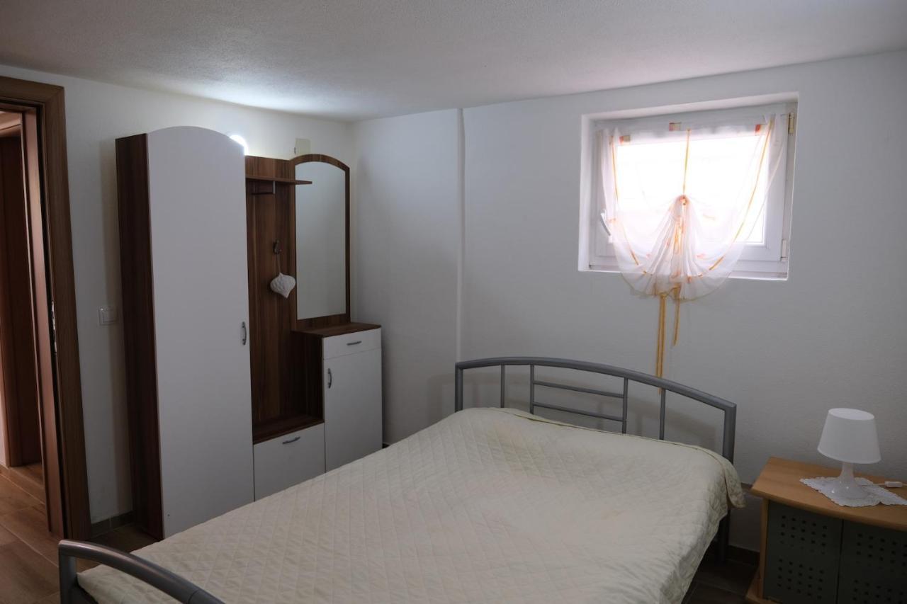 Apartments Jasmina Utjeha Bagian luar foto