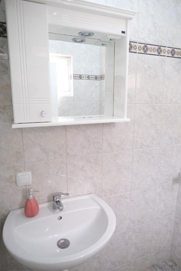 Apartments Jasmina Utjeha Bagian luar foto